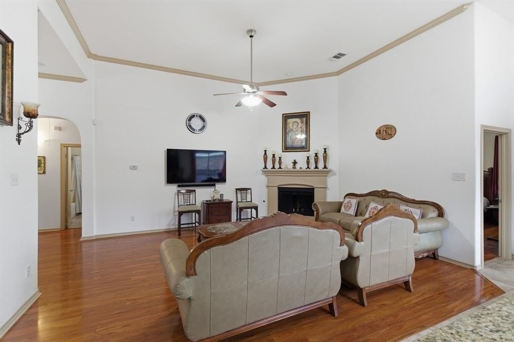 1442 Furlong Ct - Photo 7 of 33