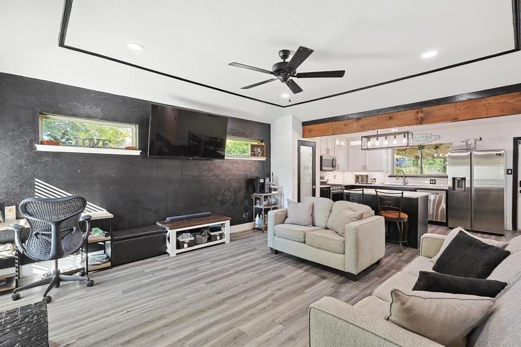 2525 Freedom Ln - Photo 4 of 18