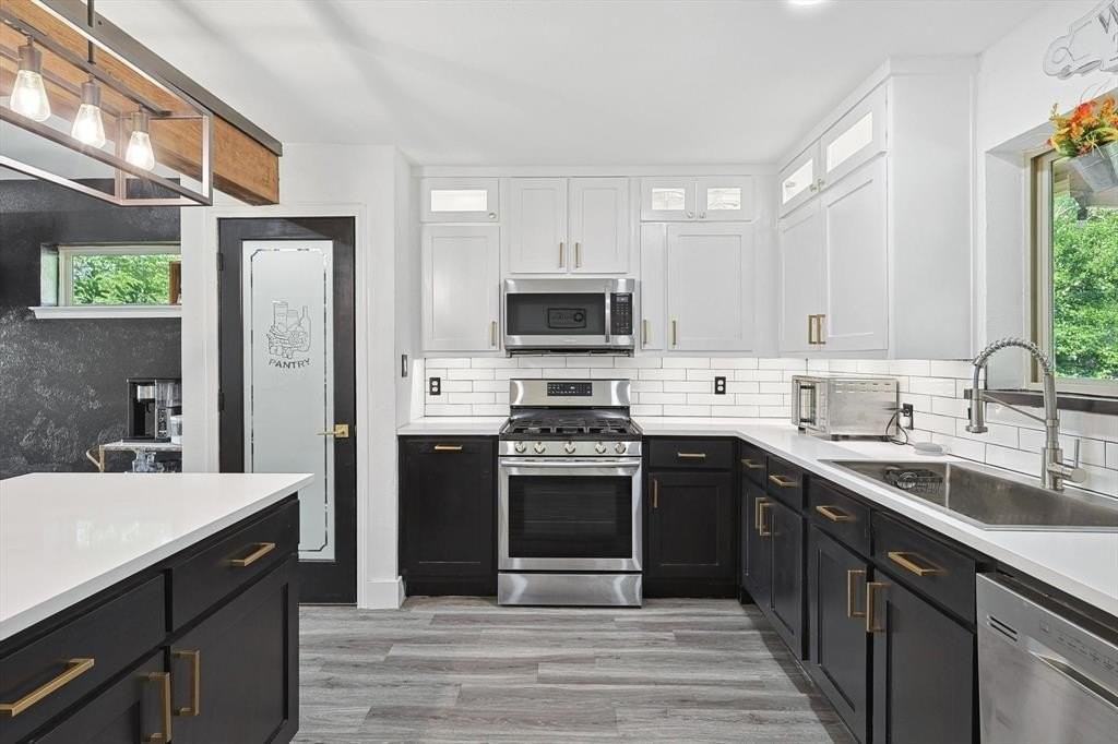 2525 Freedom Ln - Photo 6 of 18