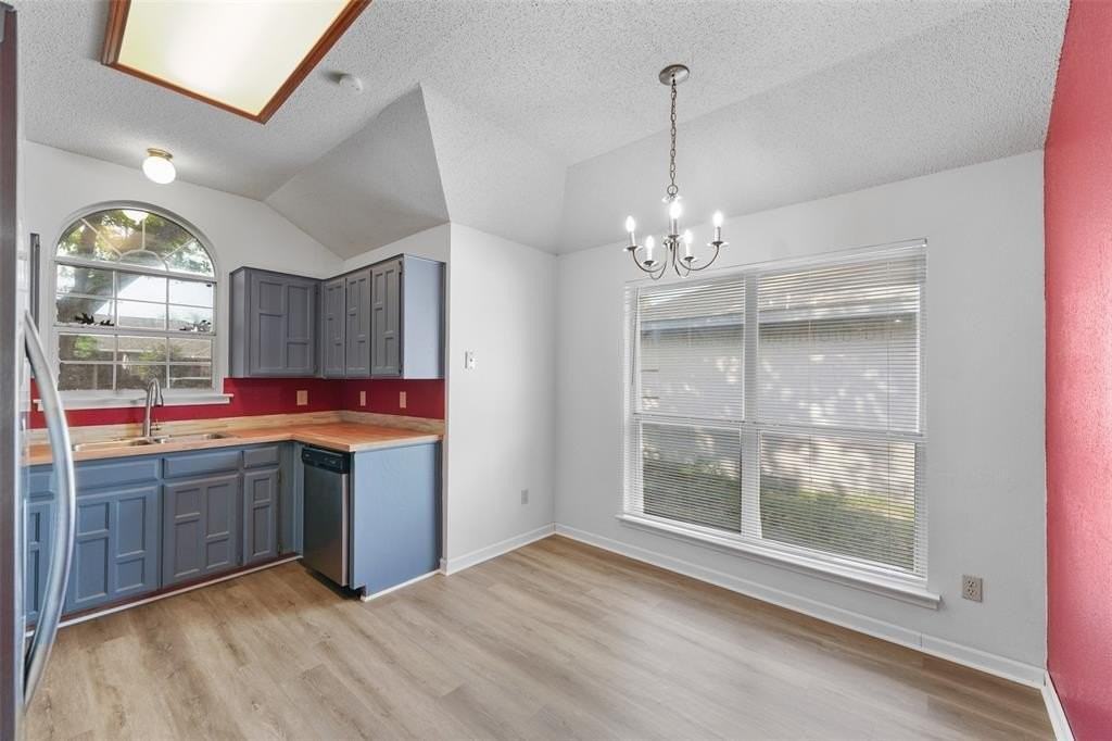 2600 Waterloo Ln - Photo 4 of 16