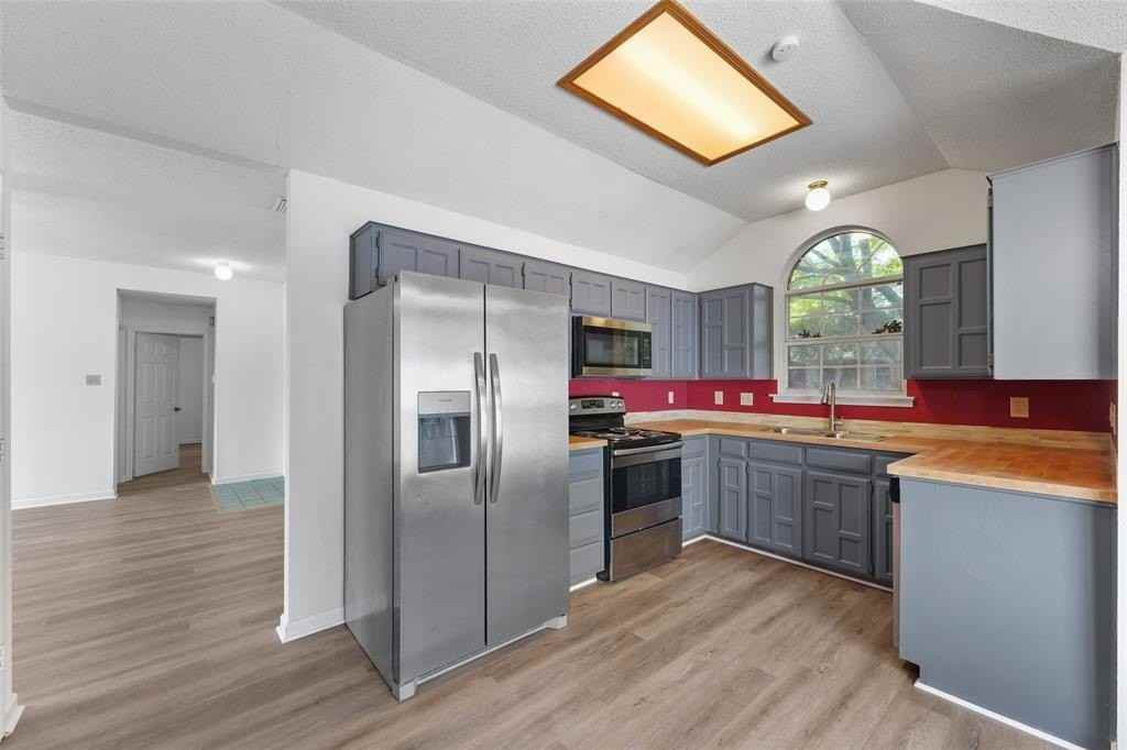 2600 Waterloo Ln - Photo 5 of 16