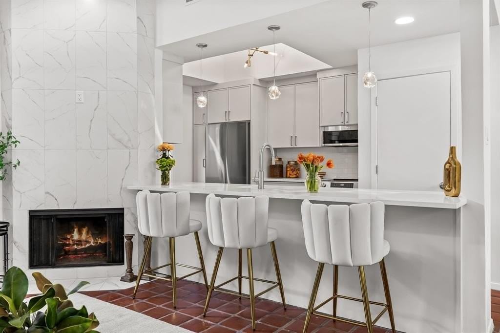 4006 Holland Ave #D - Photo 7 of 29