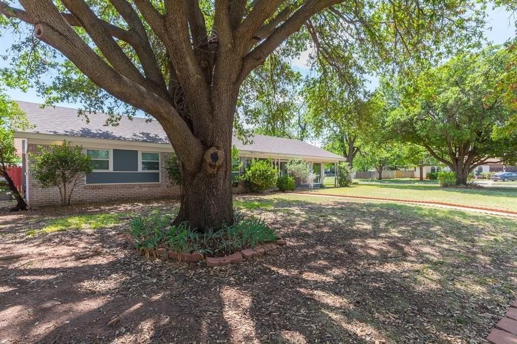 4073 Concord Dr - Photo 2 of 40