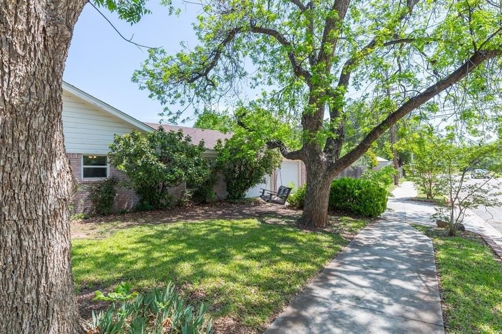 4073 Concord Dr - Photo 6 of 40