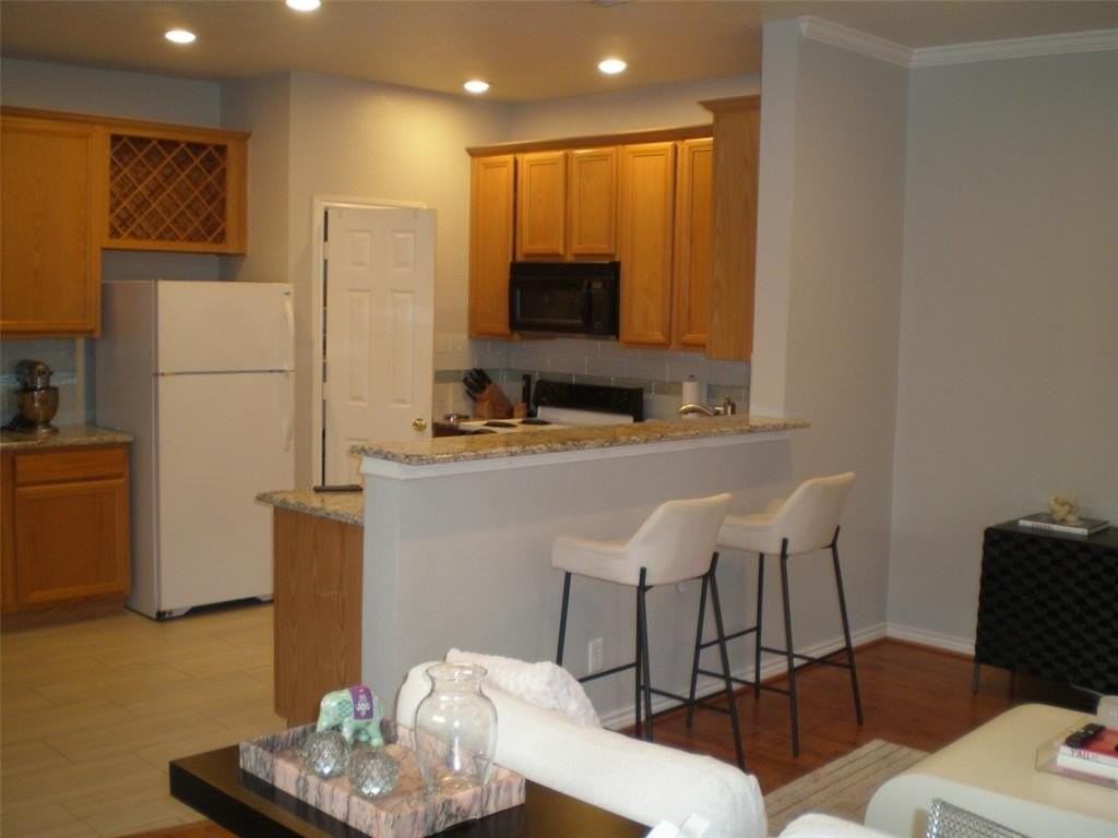 6023 Oram St - Photo 4 of 13