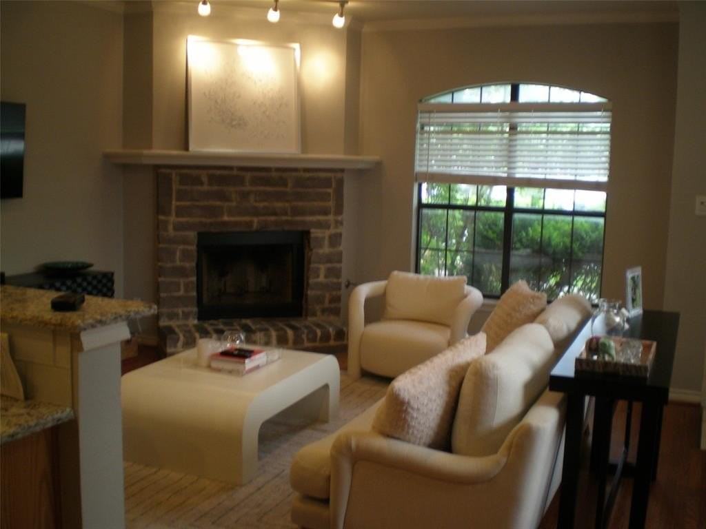 6023 Oram St - Photo 5 of 13