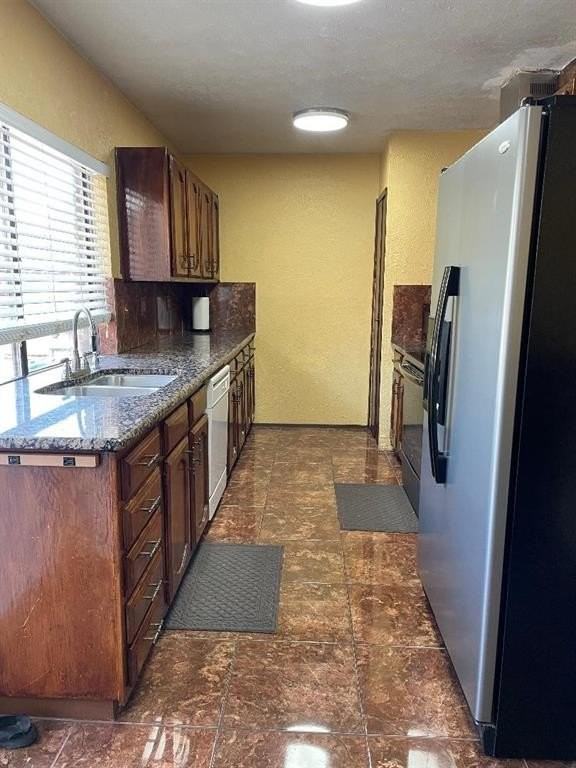 490 Clear Creek Ln - Photo 5 of 13