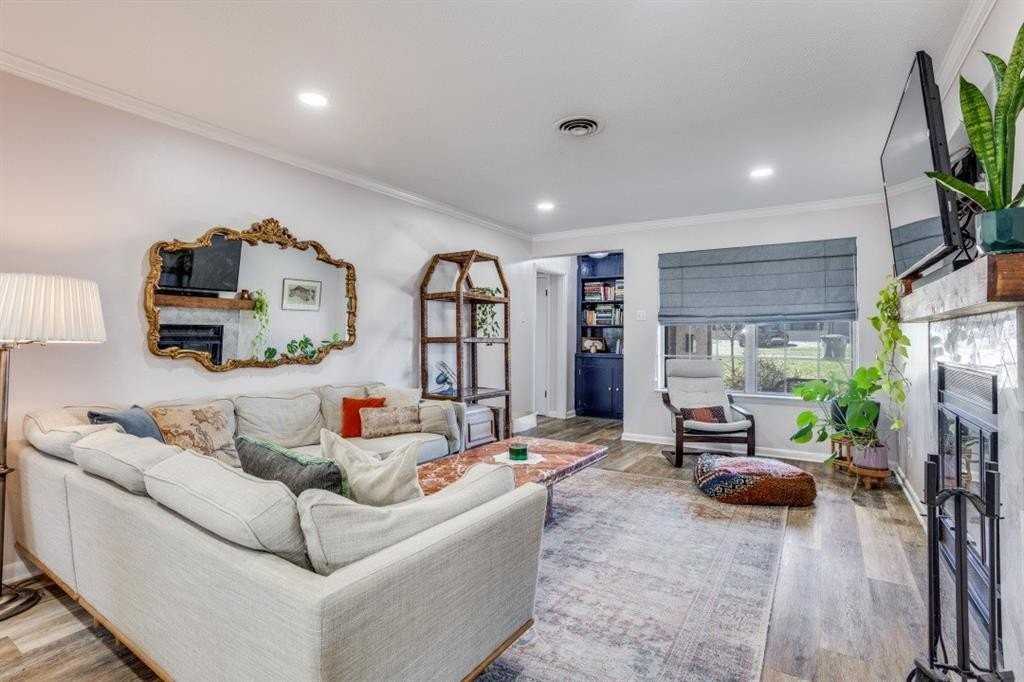 11123 Paddock Cir - Photo 2 of 16