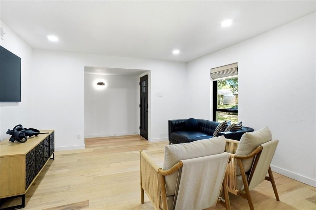 1820 Castille Dr - Photo 3 of 16