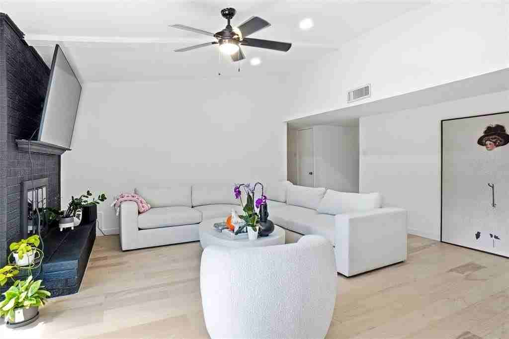 1820 Castille Dr - Photo 6 of 16