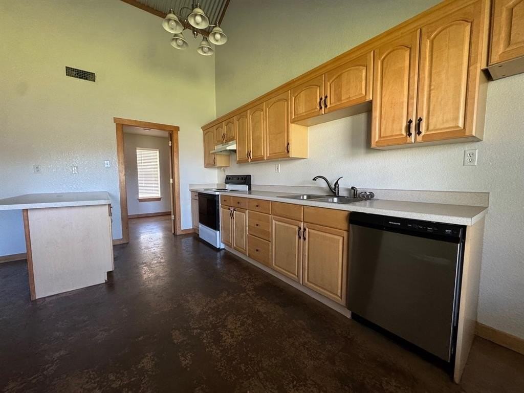 202 E 3rd St - Photo 4 of 8