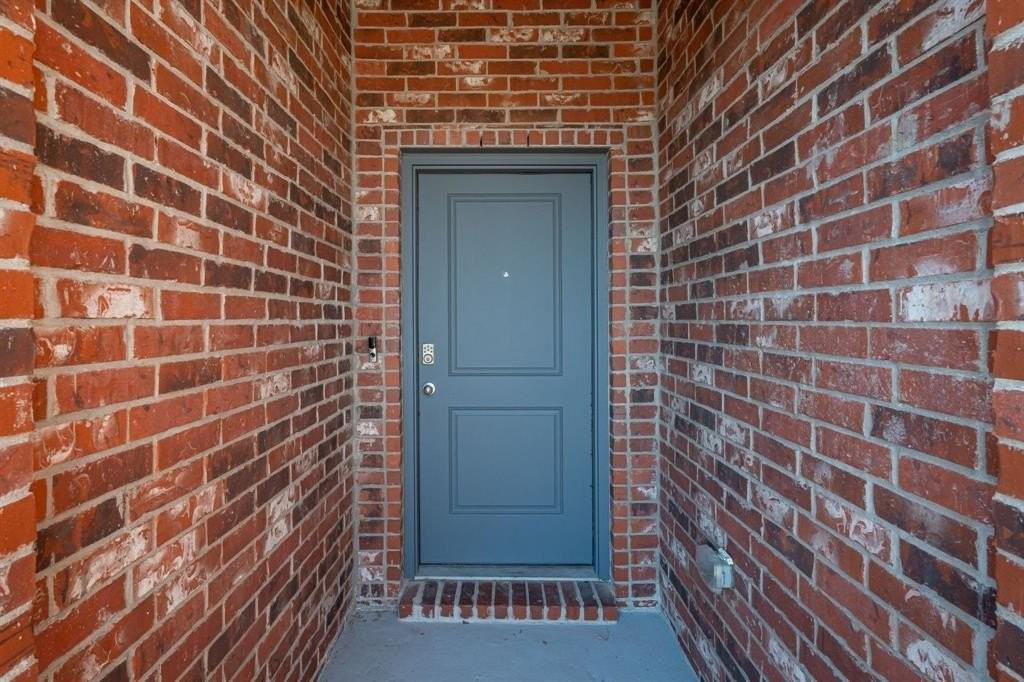 811 Emerald Dr - Photo 2 of 23