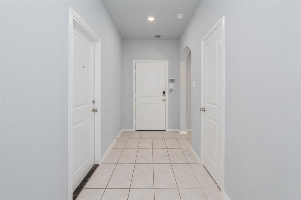 811 Emerald Dr - Photo 3 of 23