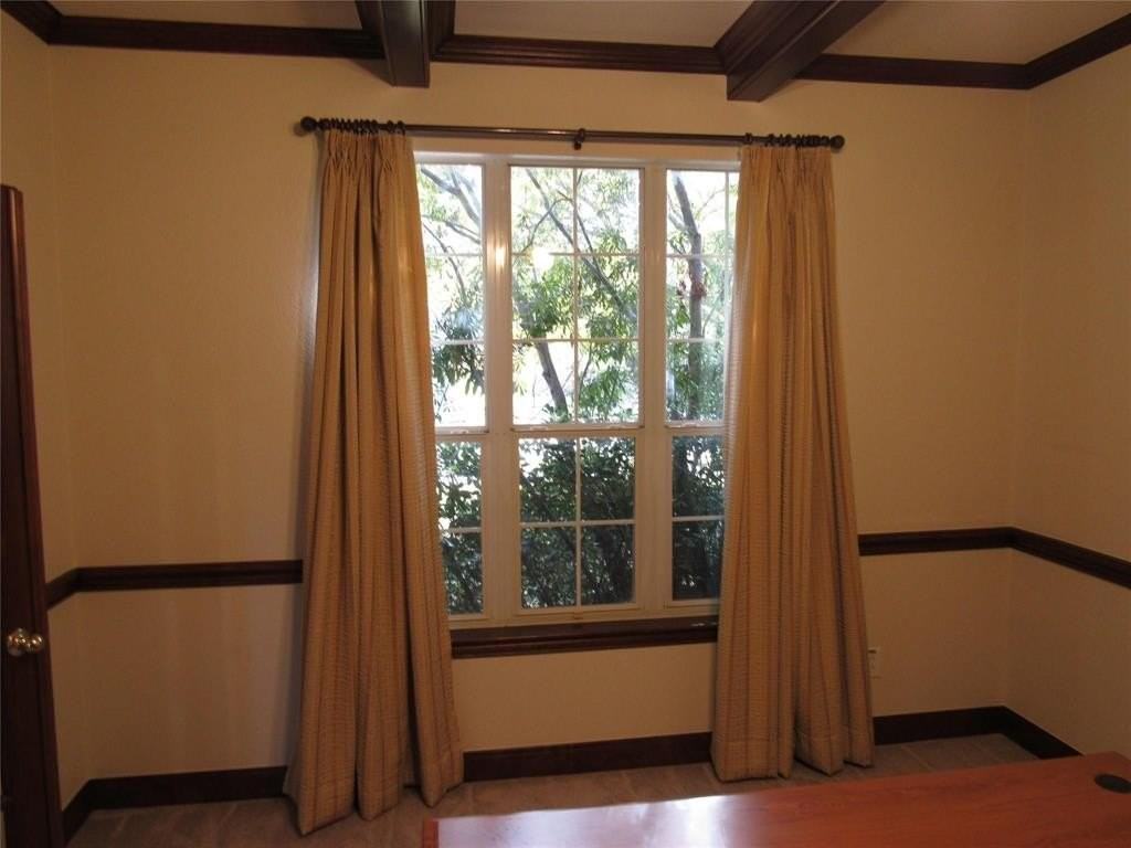 1023 Candlewood Trl - Photo 4 of 35