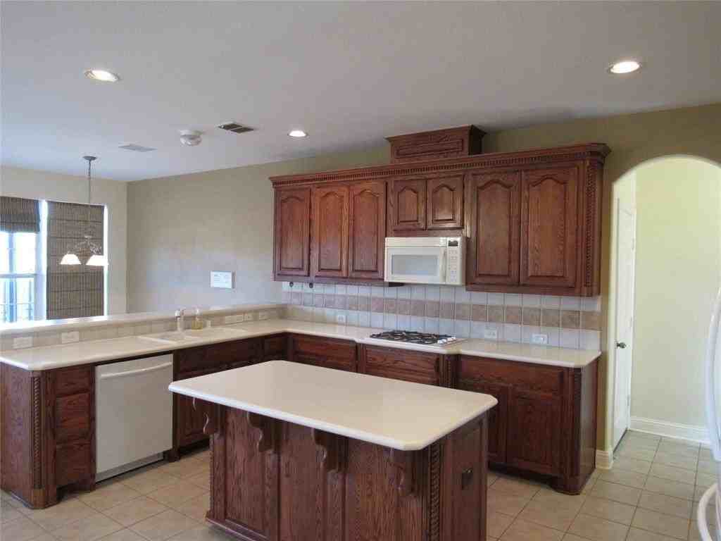 1023 Candlewood Trl - Photo 7 of 35