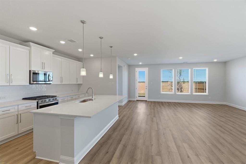 2020 Beeflower St - Photo 4 of 27