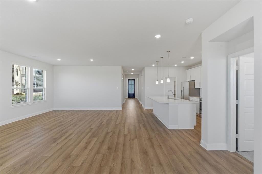 2020 Beeflower St - Photo 7 of 27