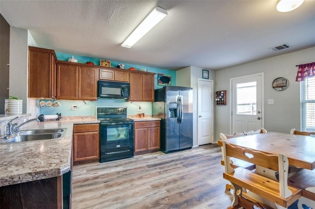 414 Plum Dr - Photo 7 of 22