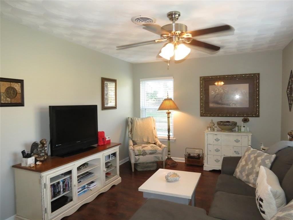 10903 Lake Gardens Dr - Photo 3 of 9