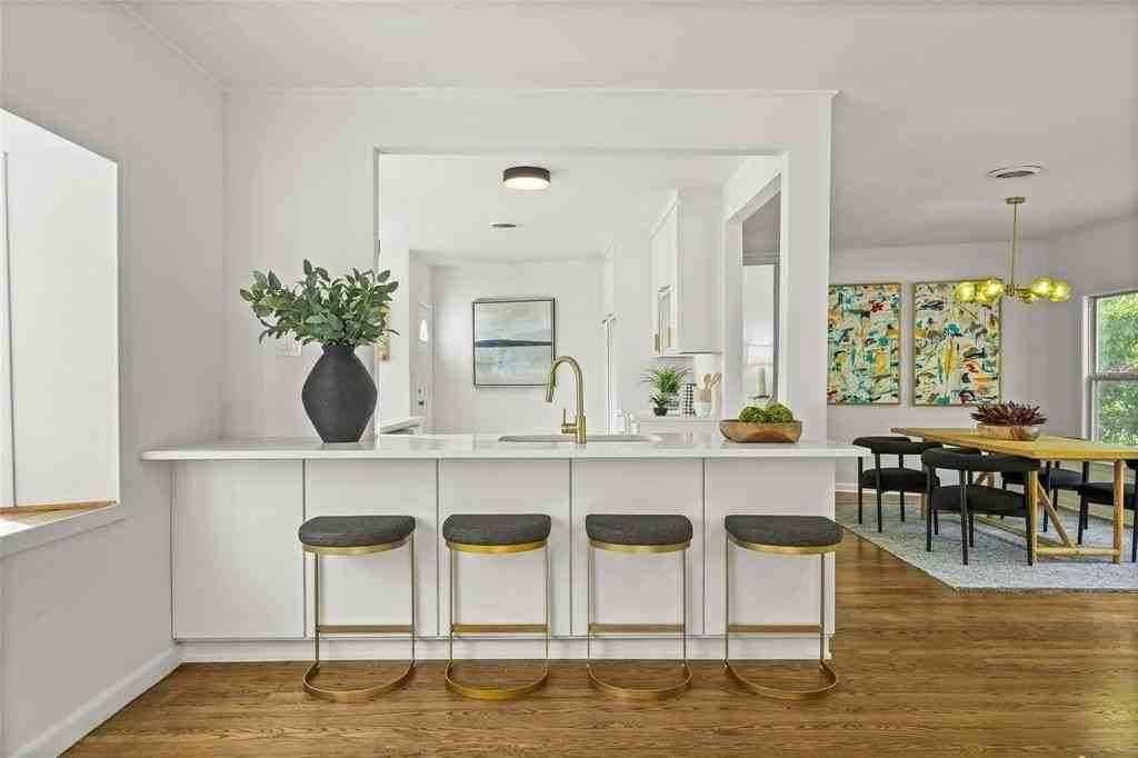 7323 Daingerfield Dr - Photo 4 of 17