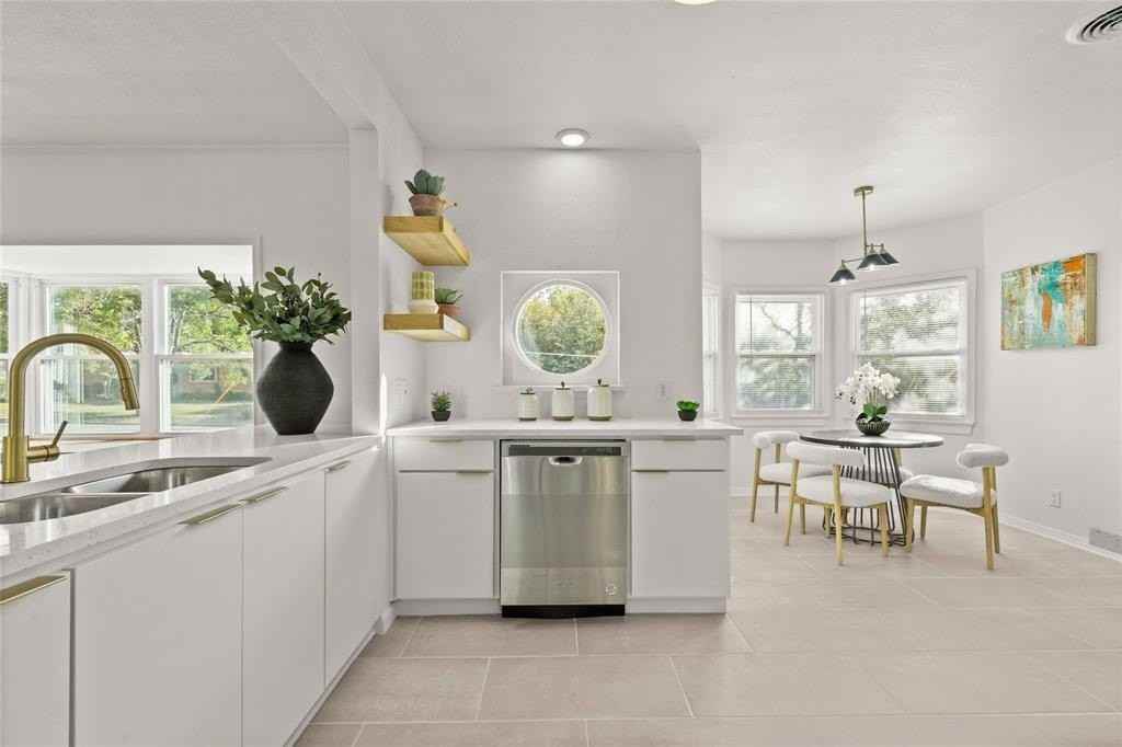 7323 Daingerfield Dr - Photo 5 of 17