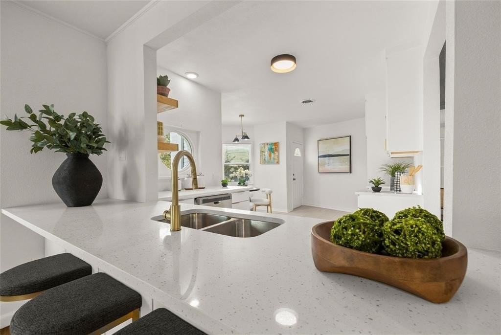 7323 Daingerfield Dr - Photo 6 of 17