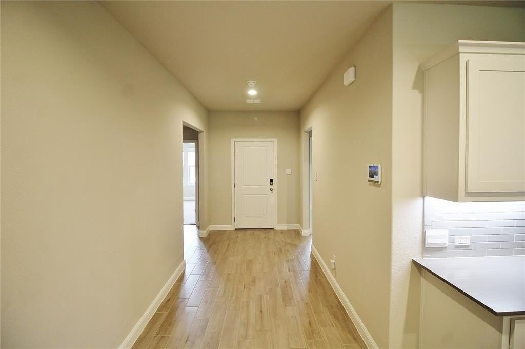 1449 Bennett Dr - Photo 3 of 9