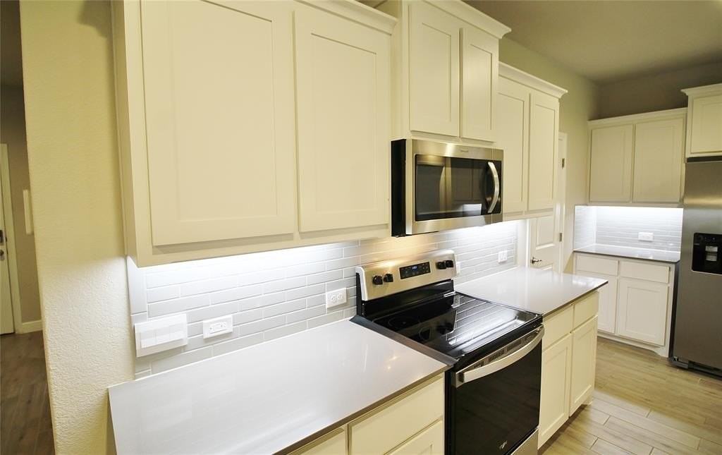 1449 Bennett Dr - Photo 6 of 9