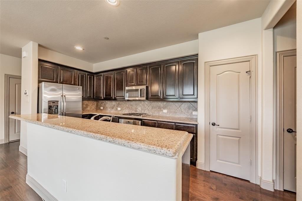 4205 Riverview Dr - Photo 5 of 36