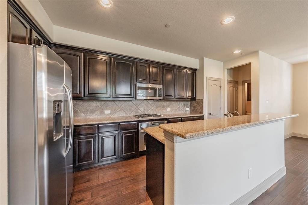 4205 Riverview Dr - Photo 6 of 36