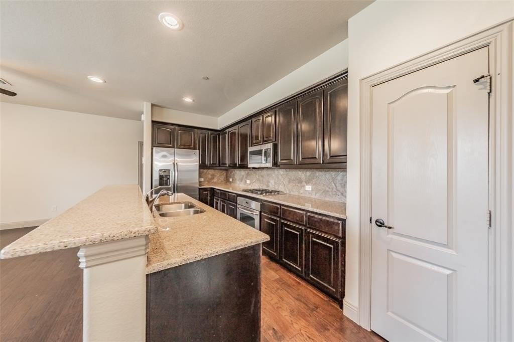 4205 Riverview Dr - Photo 7 of 36