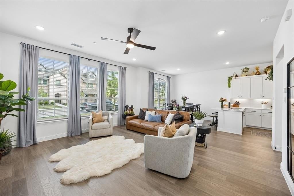 7035 Granbury Ln - Photo 4 of 28