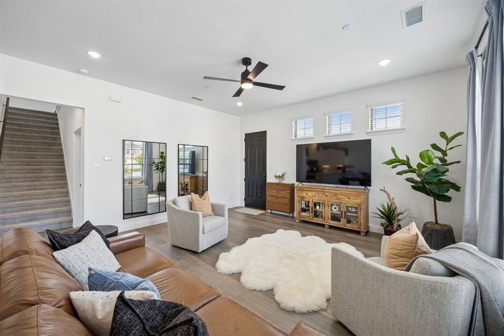 7035 Granbury Ln - Photo 6 of 28