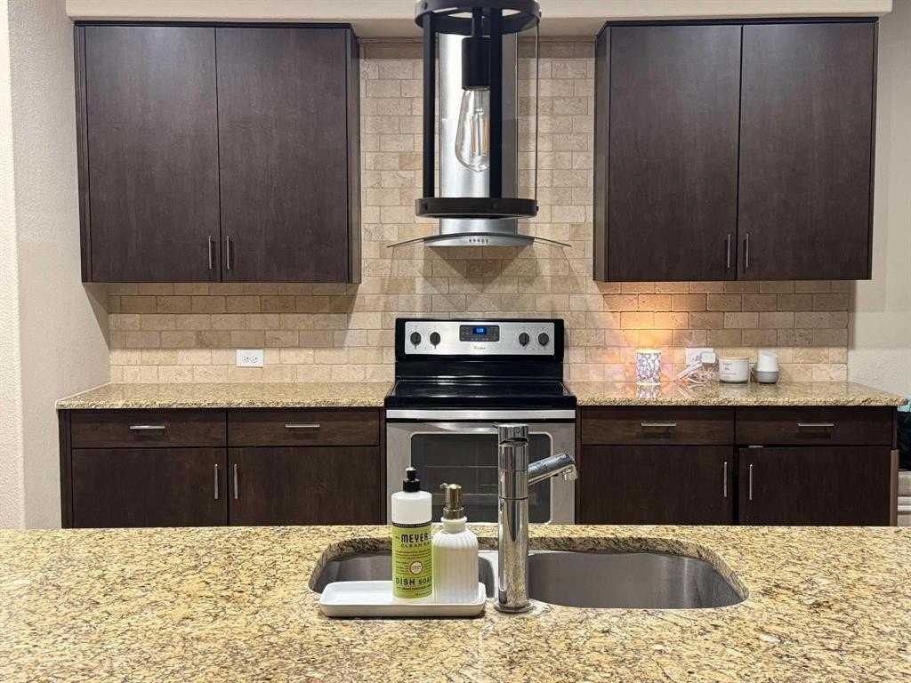 801 Oriel Cir - Photo 2 of 18