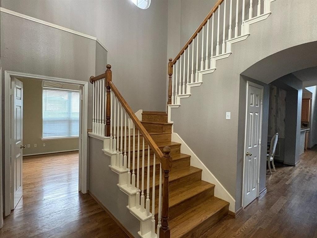 2027 Saint Anne Dr - Photo 2 of 20