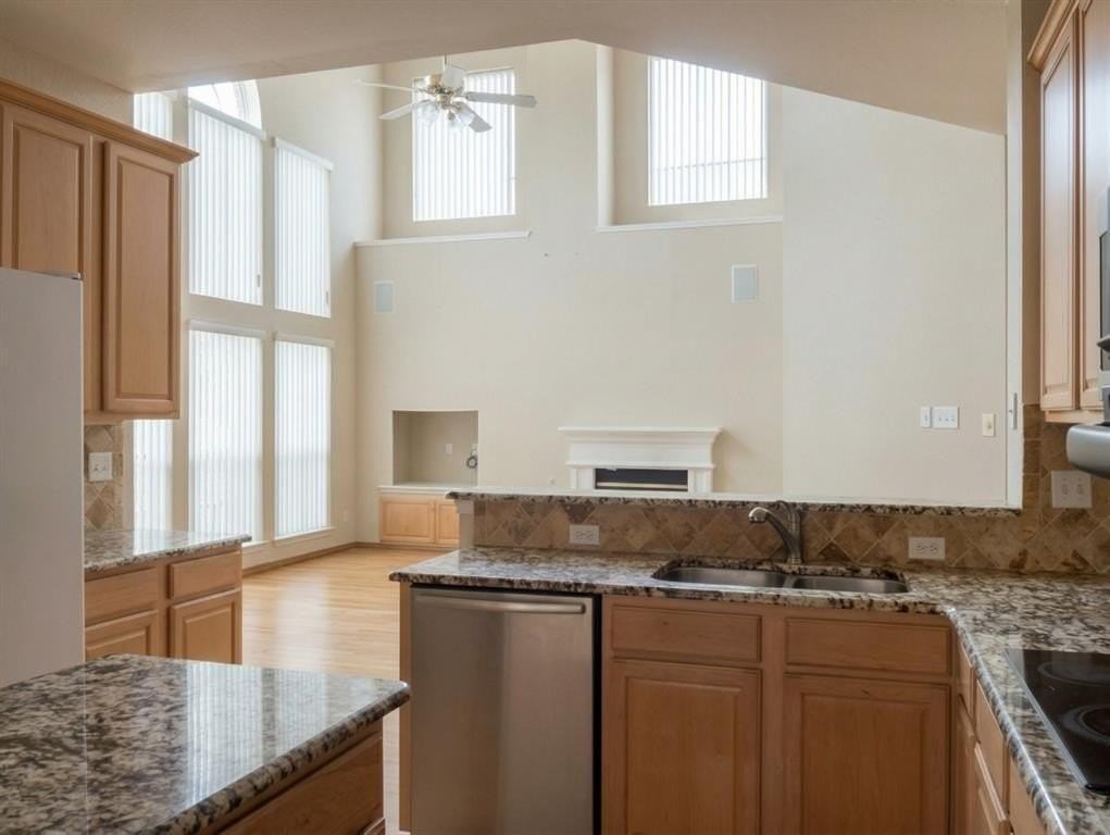 2027 Saint Anne Dr - Photo 4 of 20