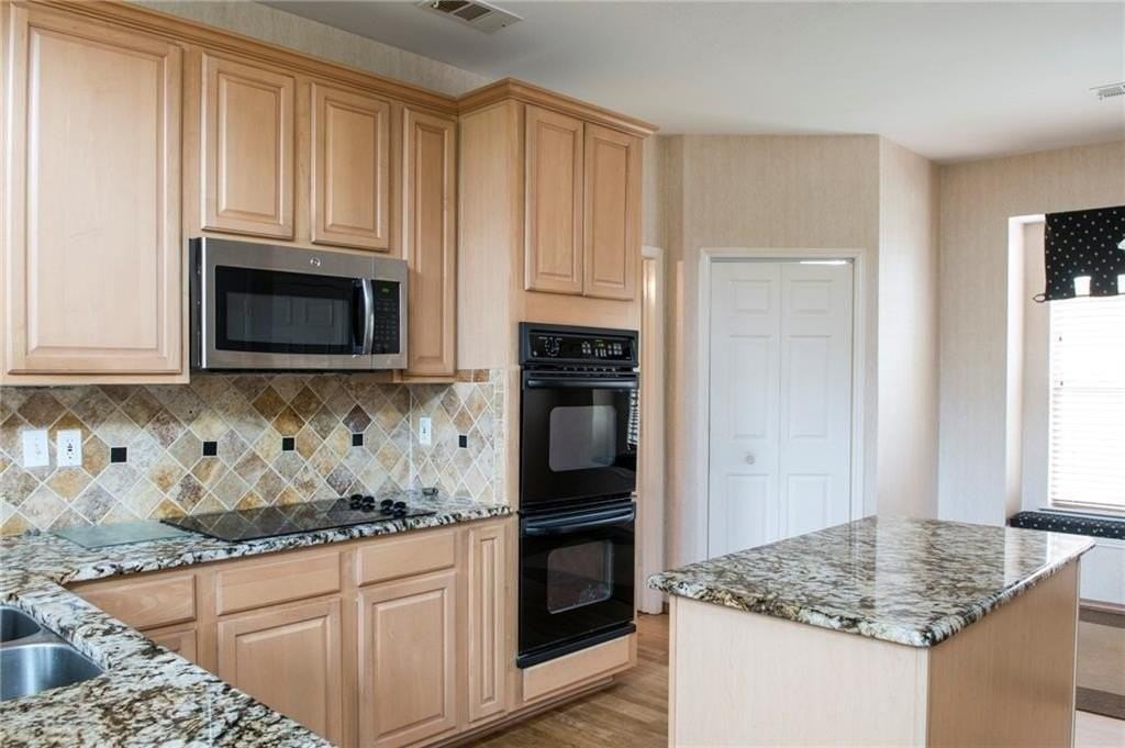 2027 Saint Anne Dr - Photo 5 of 20