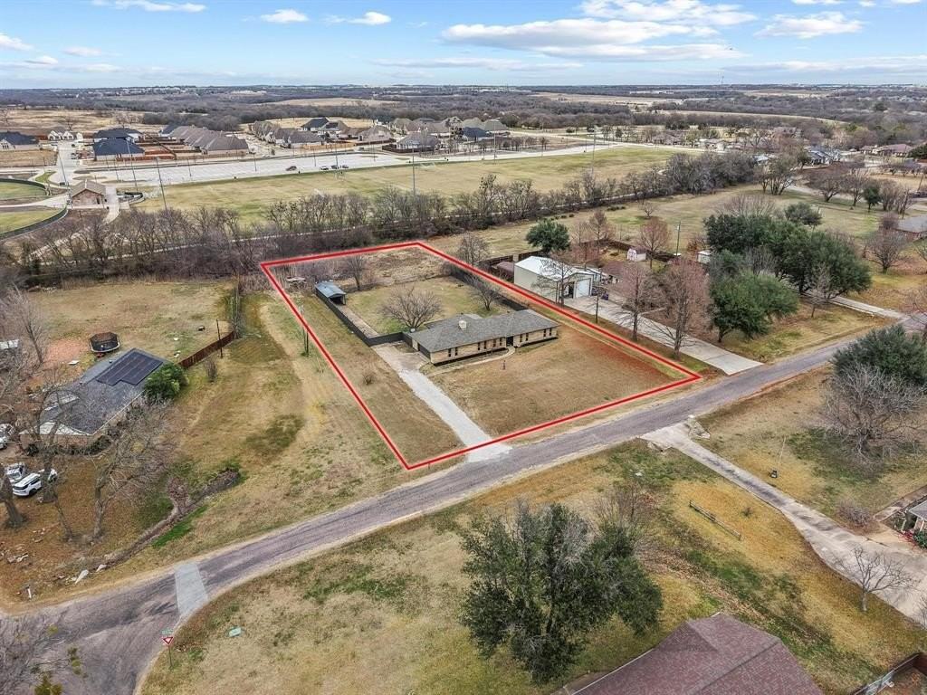 3327 Carriage Cir - Photo 2 of 40