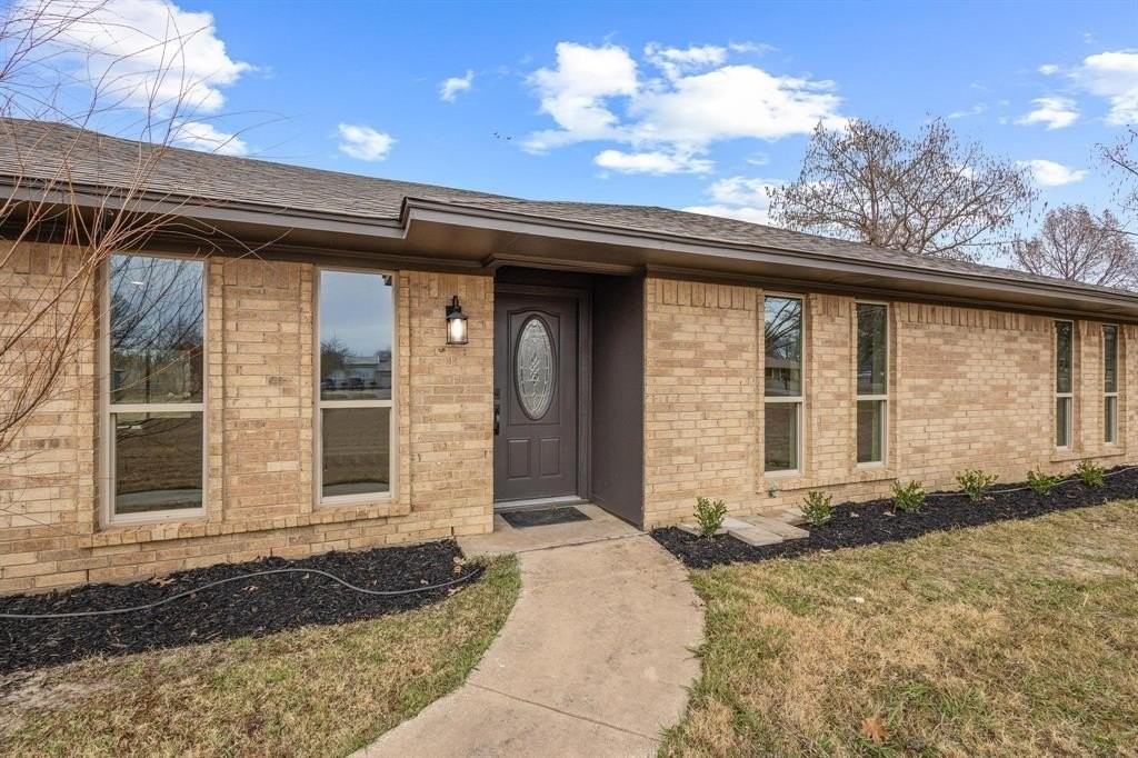 3327 Carriage Cir - Photo 6 of 40