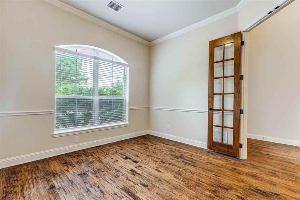 420 Devonshire Dr - Photo 5 of 25