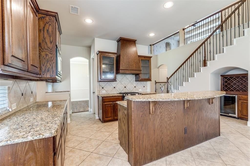 420 Devonshire Dr - Photo 7 of 25