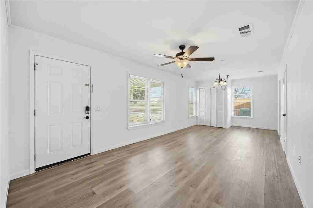 418 Russell St - Photo 7 of 40