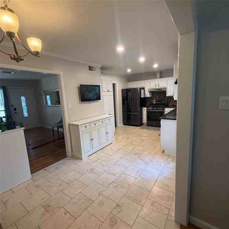 1808 Donna St - Photo 2 of 25