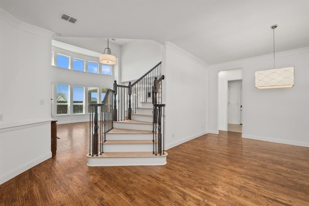 975 Pembrook Ln - Photo 4 of 25