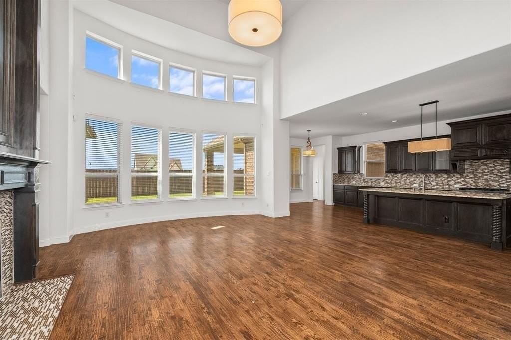 975 Pembrook Ln - Photo 7 of 25