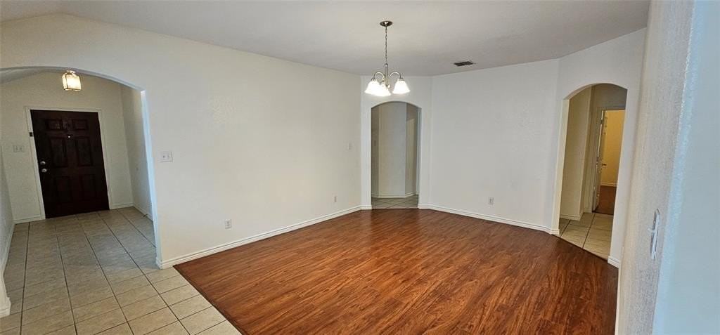 1050 Warbler - Photo 5 of 17