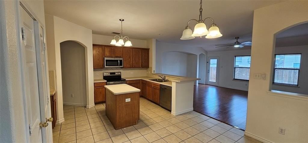 1050 Warbler - Photo 6 of 17