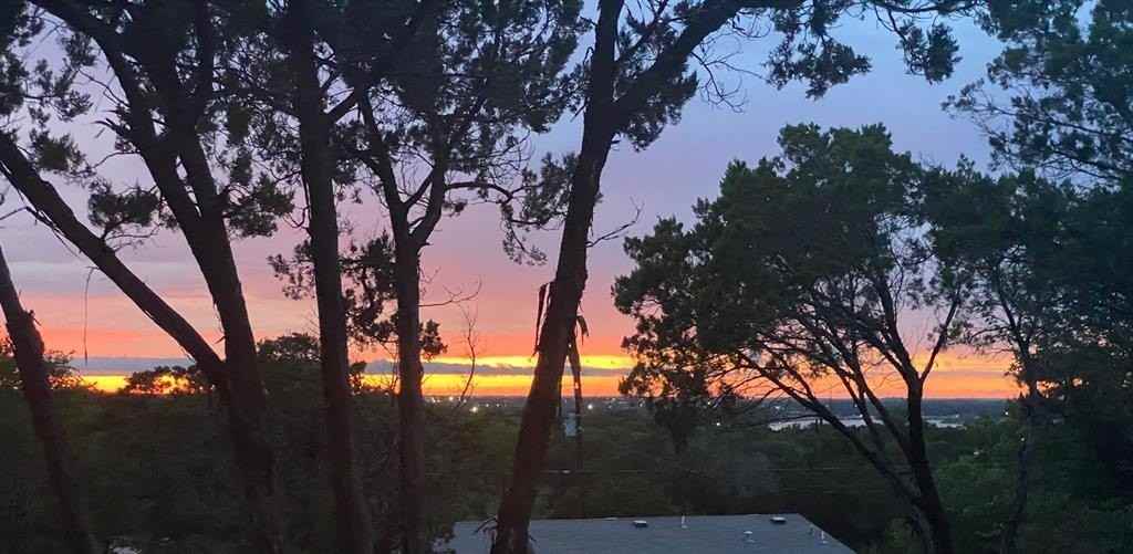 1014 Scenic Dr - Photo 3 of 32