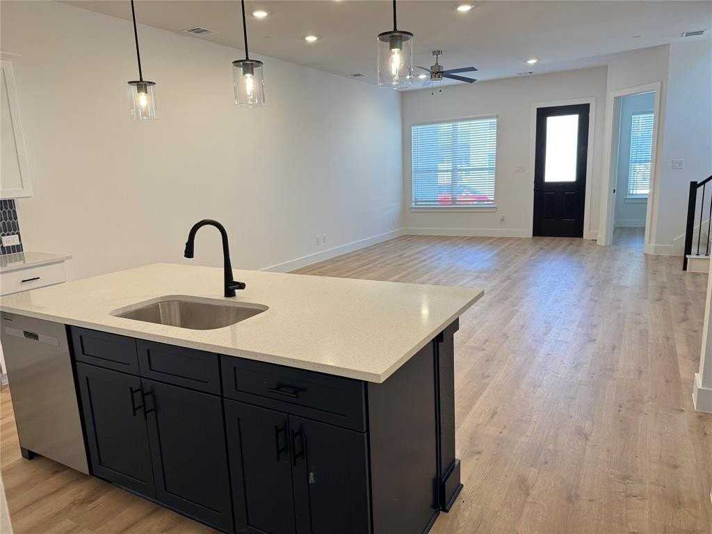 1309 Eureka Springs St - Photo 4 of 39