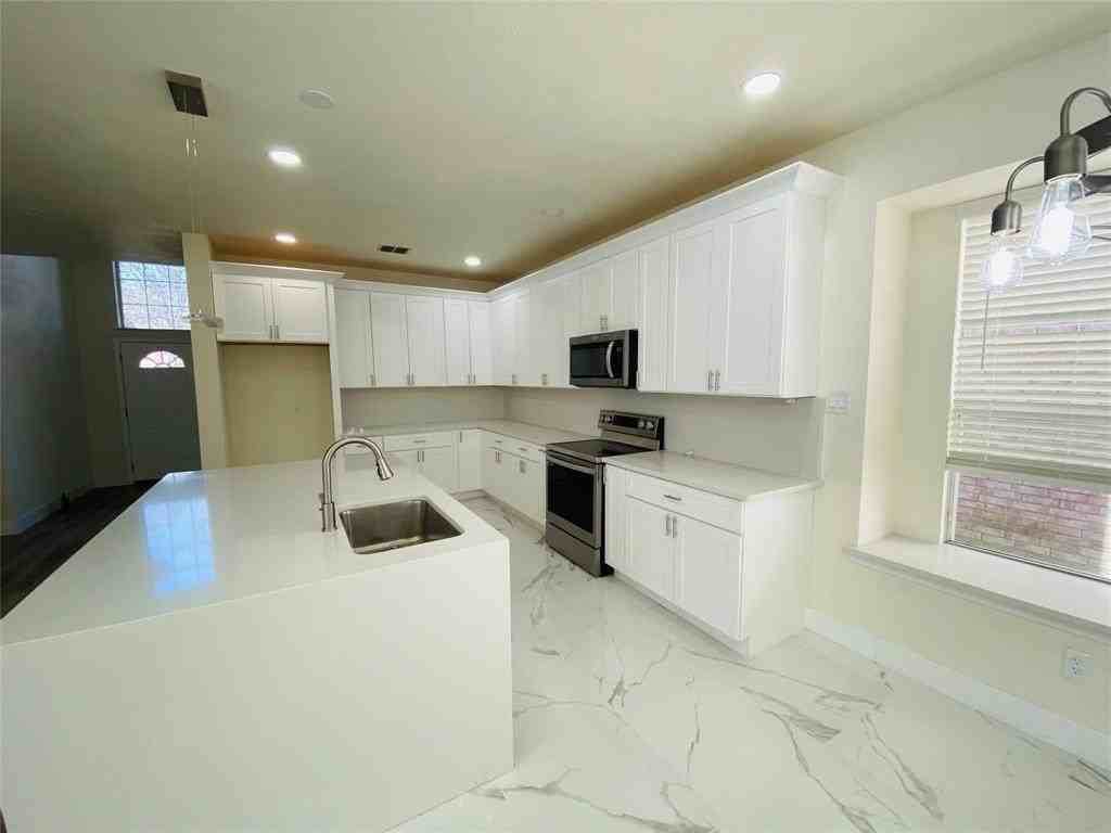 1622 Mineral Springs Dr - Photo 4 of 17